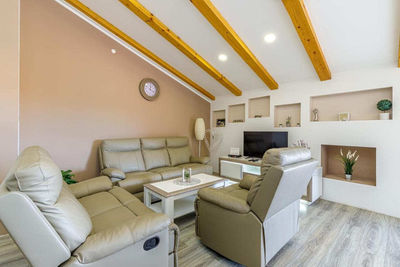 Apartments Mirjana 梅杜林 外观 照片