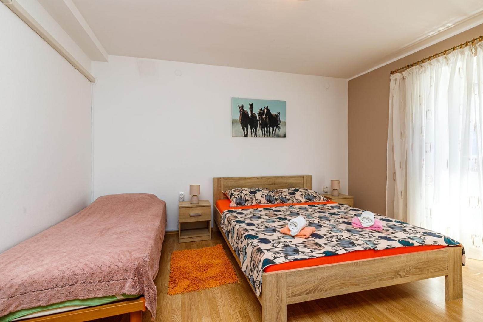 Apartments Mirjana 梅杜林 外观 照片