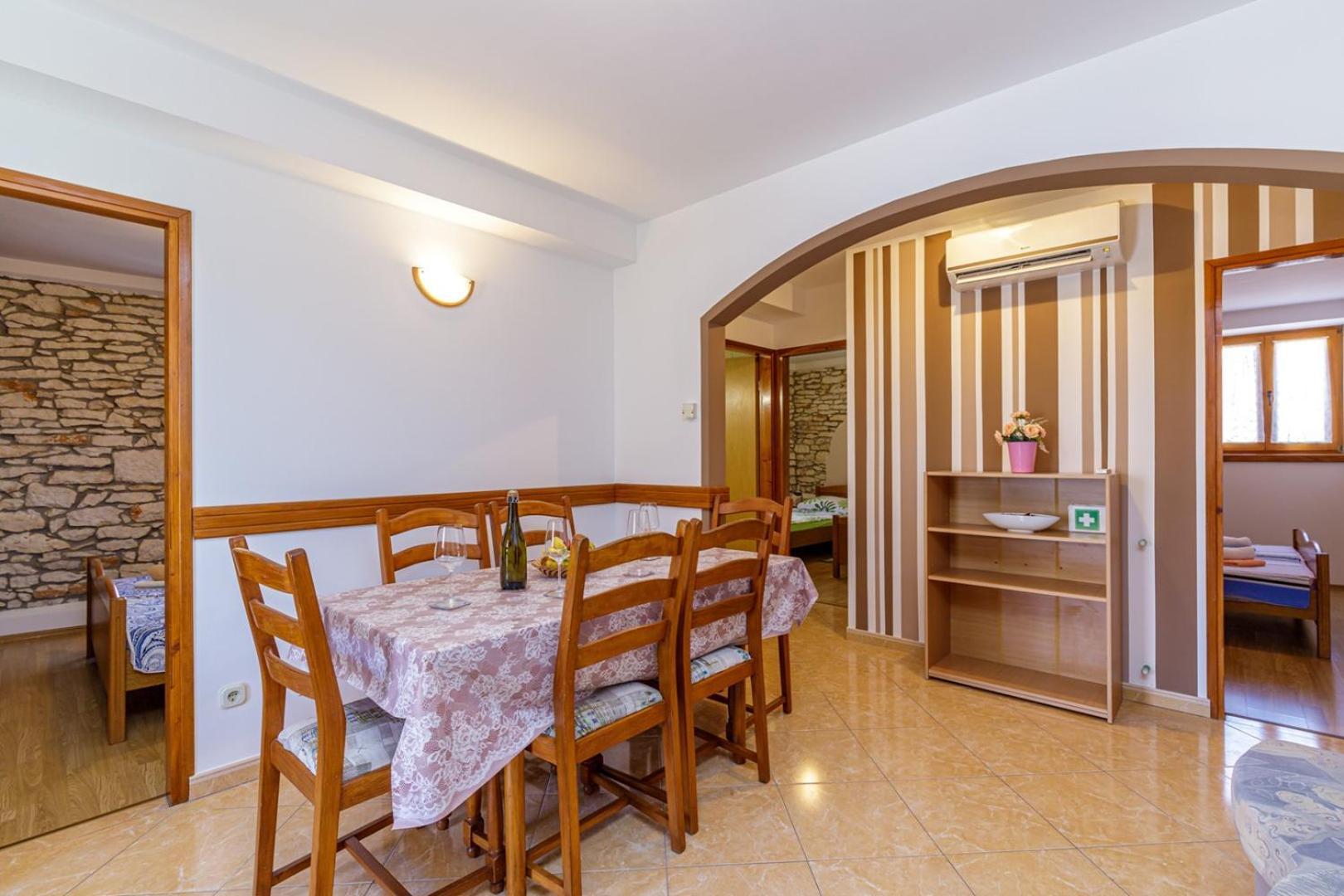 Apartments Mirjana 梅杜林 外观 照片
